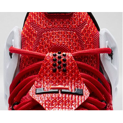 Lebron XII "Herz eines Löwen" (601/Universität rot/blanco)