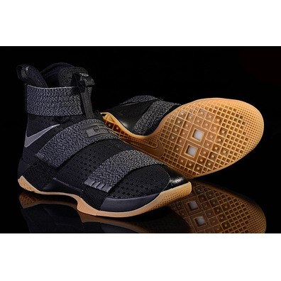 LeBron Soldier 10 SFG "Black Gum" (009/black/mtlc dunkelgrau/gum gelb)