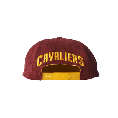 Adidas NBA Gorra Flat Cap Cavaliers (Burdeos/weiß/gelb)