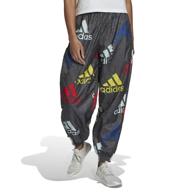 Adidas Essentials Multi-Colored Logo Loose Fit gewebte Hosen