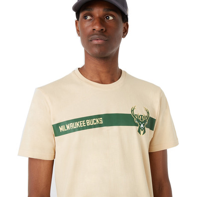 Die neue Ära Milwaukee Bucks Team Logo Stripe Tee "Maize"