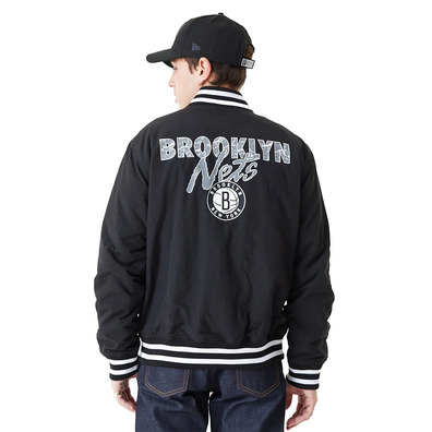 Neue Era NBA Brooklyn Nets Team Script Bomber Jacke