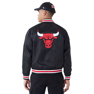 Neue Era NBA Chicago Bulls Applique Satin Bomber Jacke