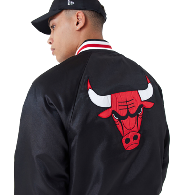 Neue Era NBA Chicago Bulls Applique Satin Bomber Jacke