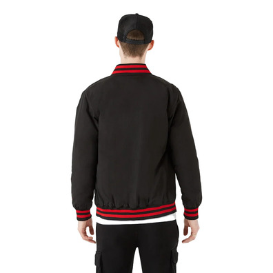 Neue Era NBA Chicago Bulls Patch Logo Bomber Jacke "Black"