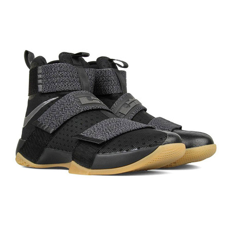 LeBron Soldier 10 SFG "Black Gum" (009/black/mtlc dunkelgrau/gum gelb)