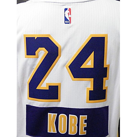 Pressemitteilungen Intl XMas Swingman #24# Kobe Bryant