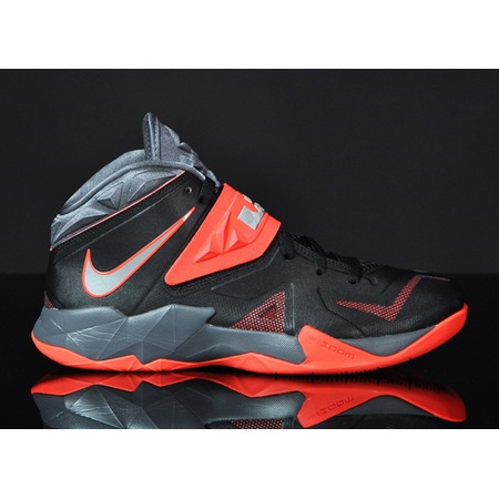 Lebron Zoom Soldier VII "Brams" (003/Negro/naranja)