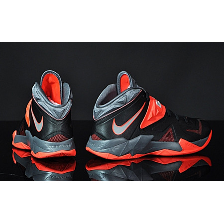 Lebron Zoom Soldier VII "Brams" (003/Negro/naranja)