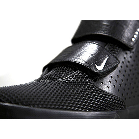 Nike Flystepper 2K3 PRM "Alligator" (001/negro/atomisch rot)