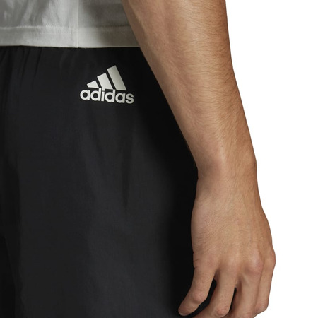 Adidas Essentials Marke Liebe Chelsea Woven Shorts