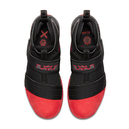 LeBron Soldier 10 SFG "Bulls" (060/schwarz/rot/schwarz)