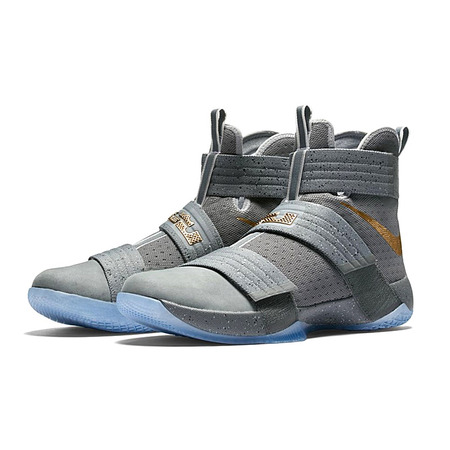 LeBron Soldier 10 SFG Player Edition "Goldener Wolf" (010/grau/gold)