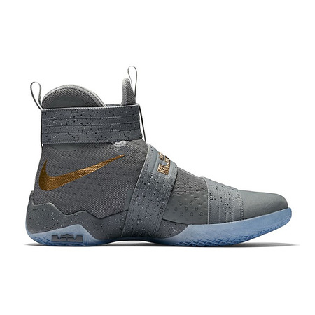 LeBron Soldier 10 SFG Player Edition "Goldener Wolf" (010/grau/gold)