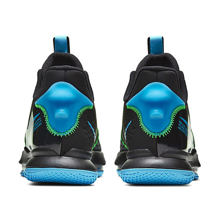 LeBron Witness 5 "Blaue Nacht"