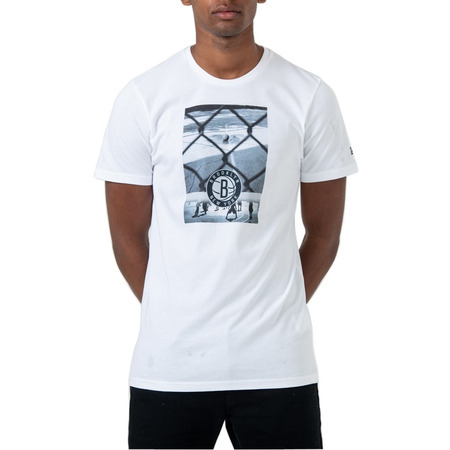 Neue Era NBA Brooklyn Netze Graphic Photo Print Tee Duration