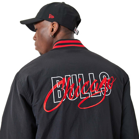 Neue Era NBA Chicago Bulls NBA Script Bomberjacke