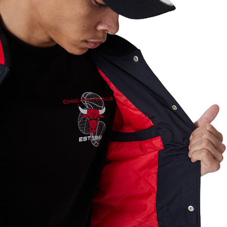 Neue Era NBA Chicago Bulls Team Logo Bomber Jacke