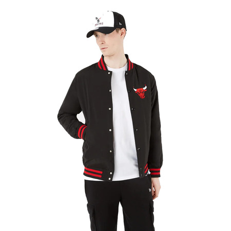 Neue Era NBA Chicago Bulls Patch Logo Bomber Jacke "Black"