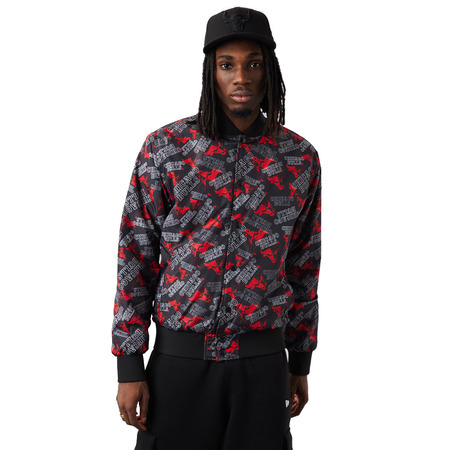 Neue Era NBA Chicago Bulls Team Alle Over Print Bomber Jacket