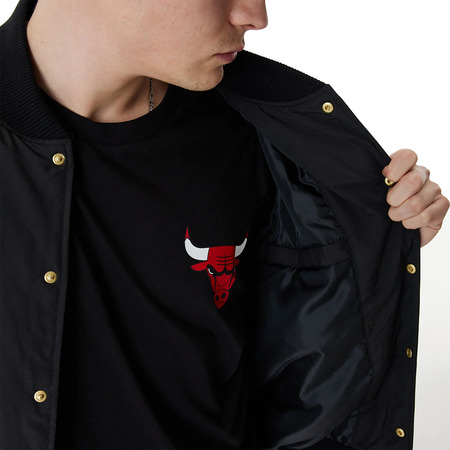 Neue Era NBA Chicago Bulls Team Script Bomber Jacke