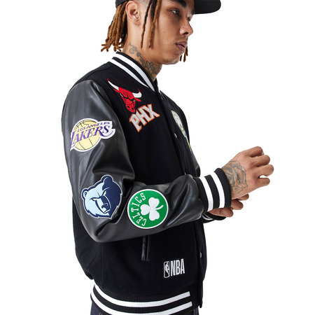 Neu Era NBA Team All Over Badge Varsity Jacke