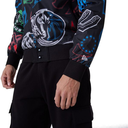 Neue Era NBA Multi Team Logo Alle Over Print Bomberjacke