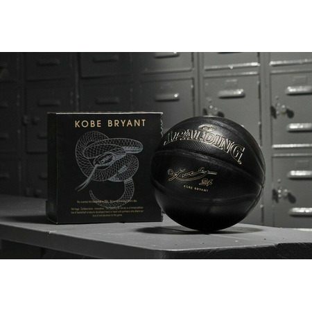 Balón Spaling Kobe Schwarz Schlange Limited Edition