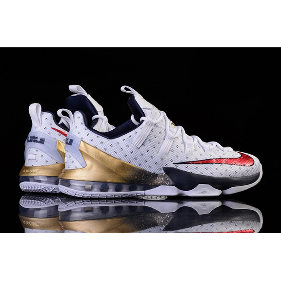 Lebron XIII Low "USA" (164/white/Universität rot/obsidian)