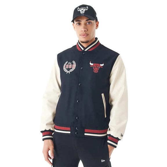 Neue Era NBA Chicago Bulls INJ Lifestyle Varsity Jacke "Schwarz"