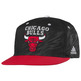 Gorra Flatbrim Bulls Bordada (negro/roja)