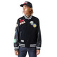 Neu Era NBA Team All Over Badge Varsity Jacke